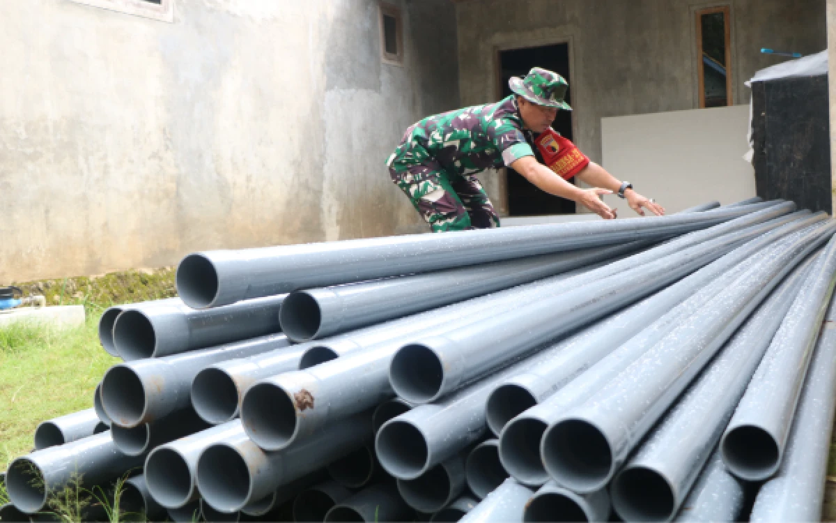 Thumbnail Berita - TMMD ke-128 Kodim 0820 Probolinggo Kebut Pipanisasi Air Bersih, Progres Capai 80 Persen