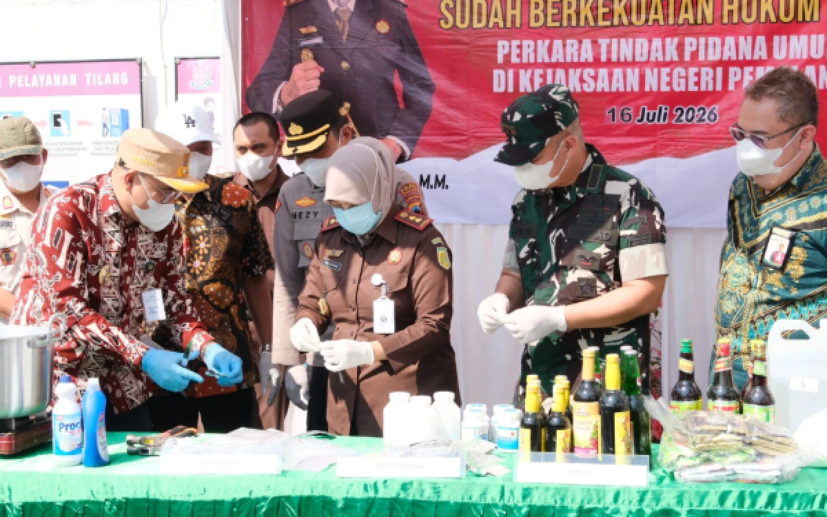 Thumbnail Berita - Narkoba-Miras Dimusnahkan, Kejari Pemalang Eksekusi Barang Bukti 52 Perkara Inkrah