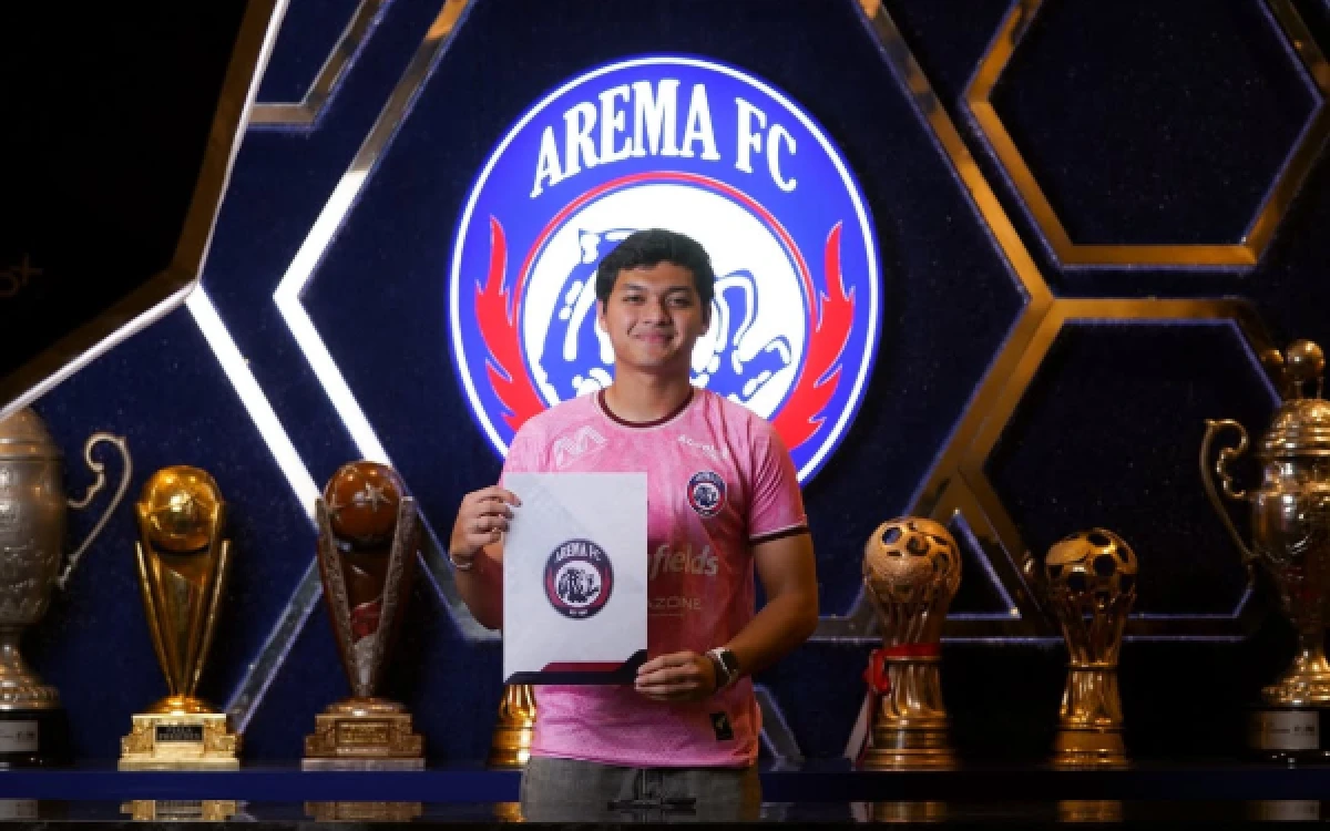 Thumbnail Berita - Arungi Super League 2026/2027, Arema FC Pertahankan Adi Satryo dan Gianluca Pandeynuwu