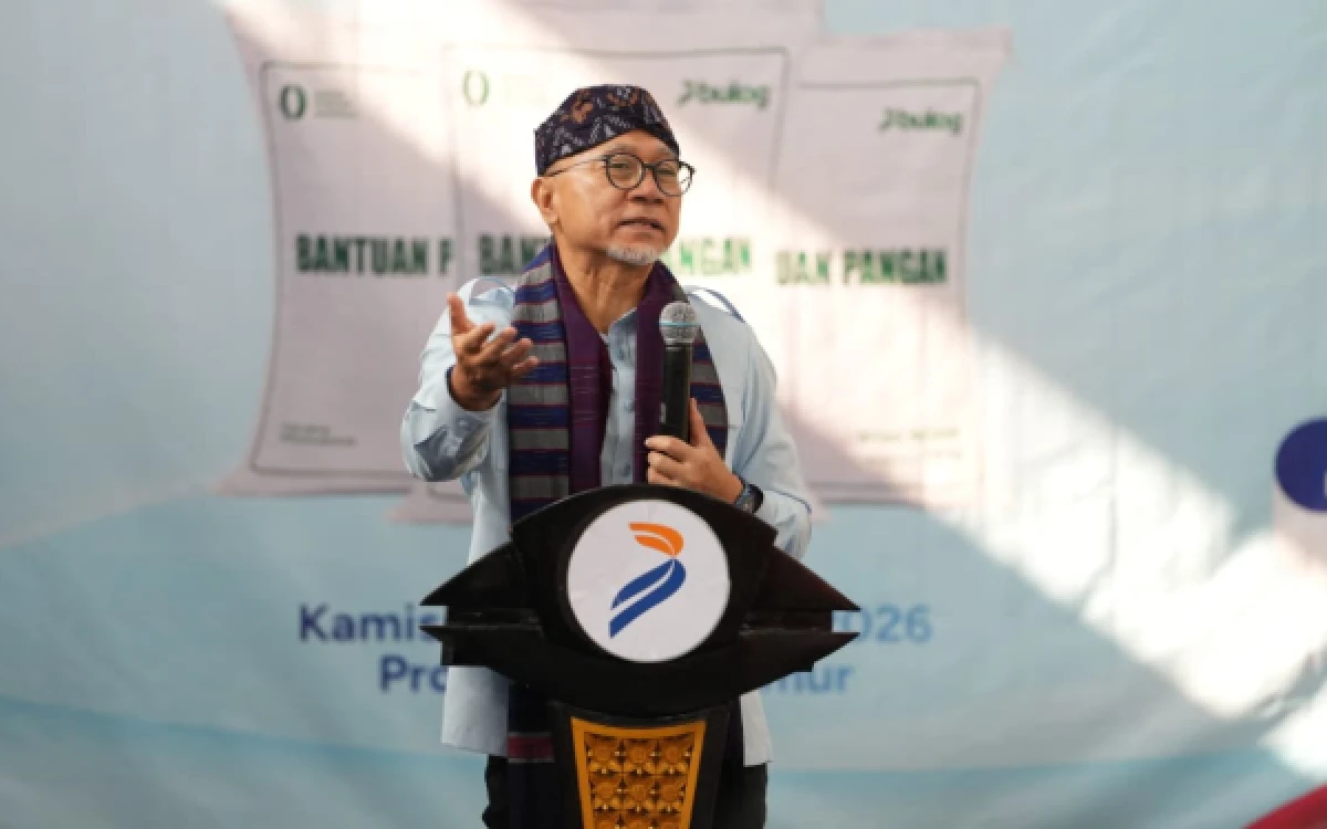 Thumbnail Berita - Menko Pangan Tinjau Penyaluran Bantuan Beras di Kediri, 7.542 Ton untuk 251.412 Penerima