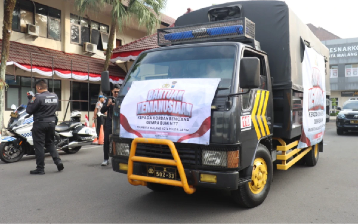 Foto Truk Polresta Malang Kota yang membawa bantuan logistik untuk korban bencana NTT yang disalurkan lewat Posko Peduli NTT yang ada di Kota Malang, Senin, 24 Agustus 2026 (Foto : Kukuh/Ketik)