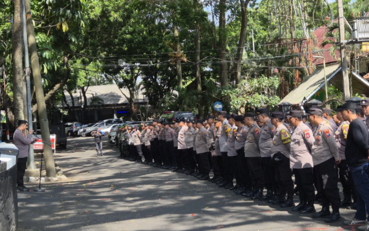 Thumbnail Berita - Balai Kota dan DPRD Kota Malang Dijaga Ketat Ratusan Personel Gabungan, Ada Apa?