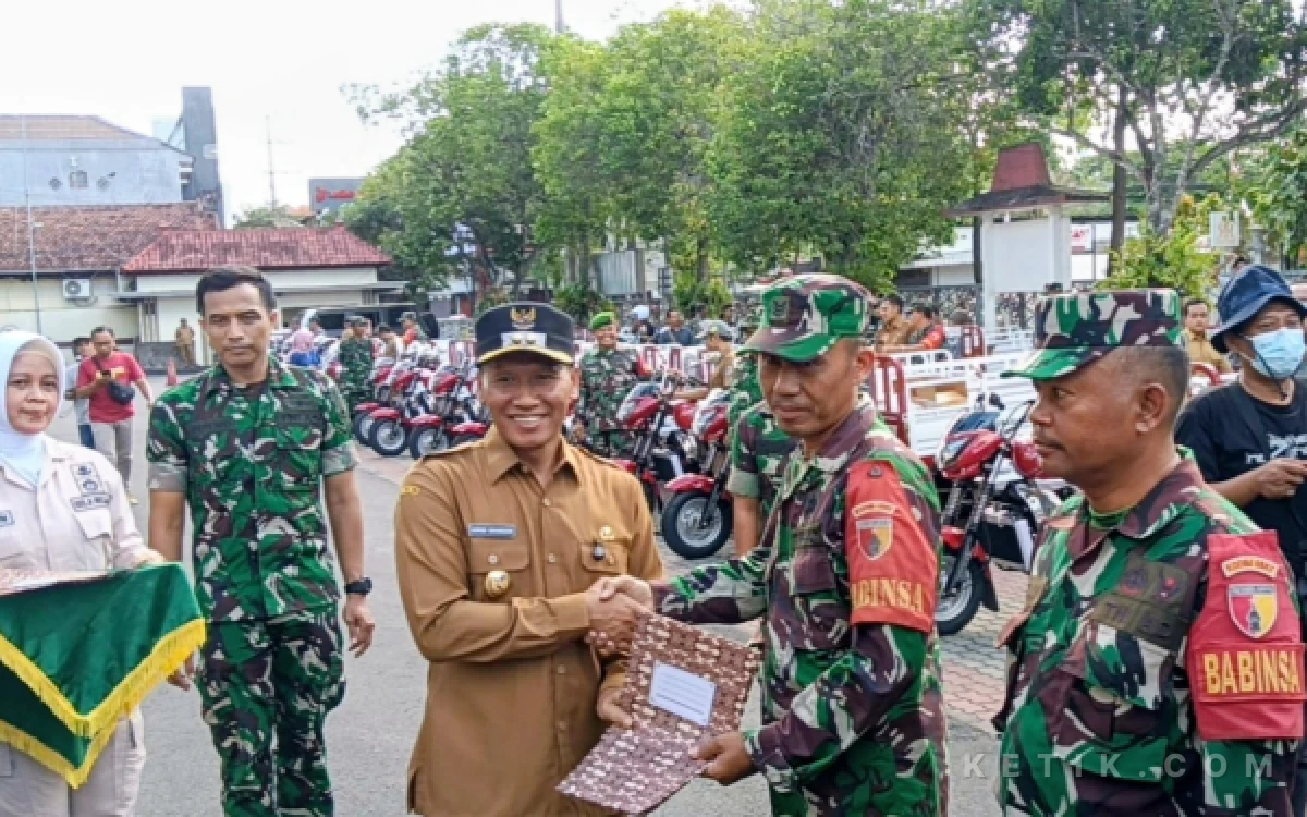 Thumbnail Berita - Plt Bupati Tulungagung Distribusikan 82 Kendaraan untuk Koperasi Desa Merah Putih