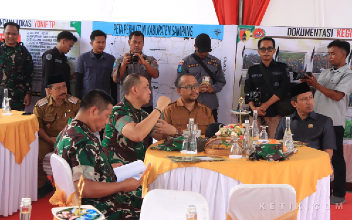 Foto Mahfud saat menghadiri acara peninjauan lokasi Yon TP di Desa Nyiloh. Selasa, 19 Mei 2026 (Foto: Mat Jusi/Ketik.com)