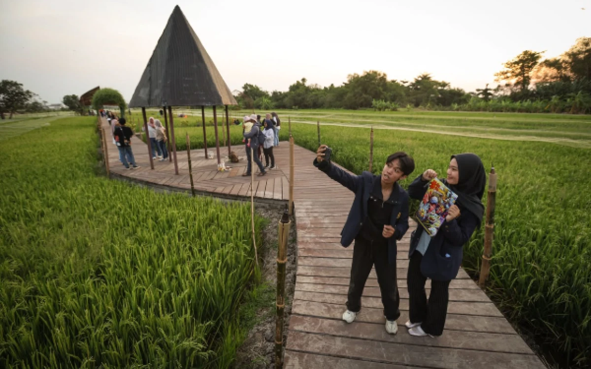 Thumbnail Berita - Kebun Raya Mangrove Surabaya, Wisata Edukasi Pesisir yang Bisa Jadi Pilihan Outing Class
