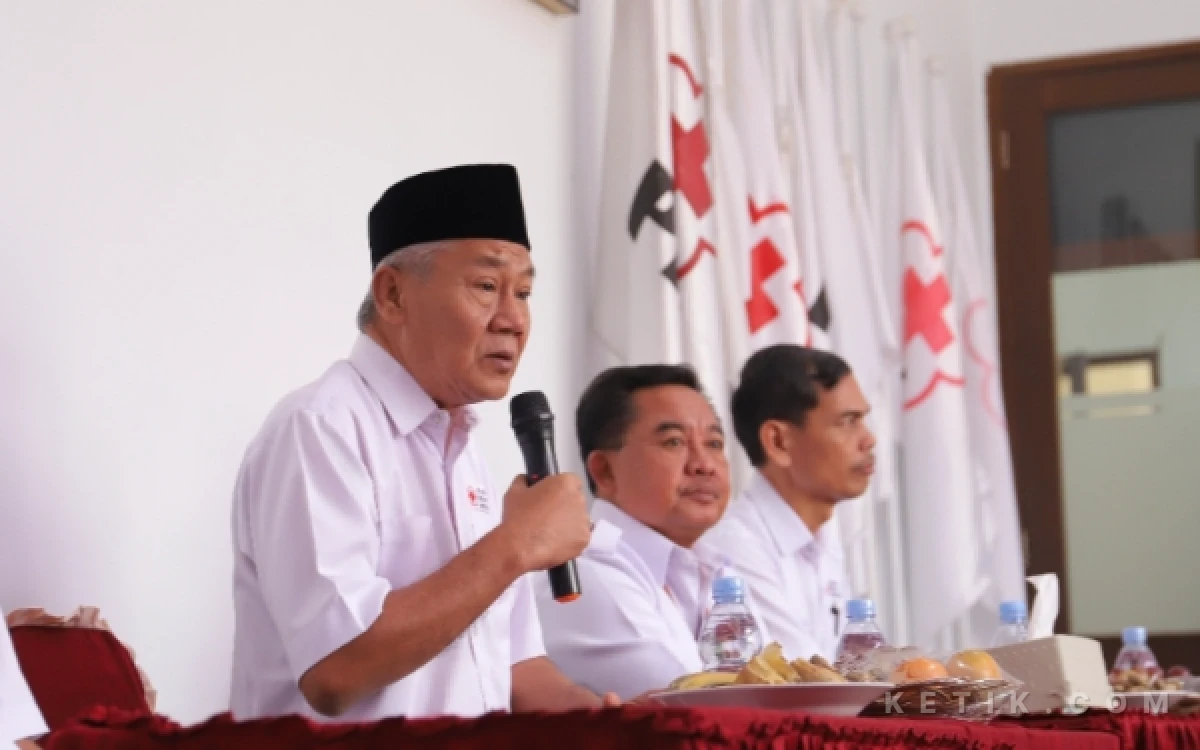 Thumbnail Berita - HUT ke-81 PMI, Wabup Tuban Apresiasi Pendonor Darah 50 Kali Lebih dan Peran Strategis PMI
