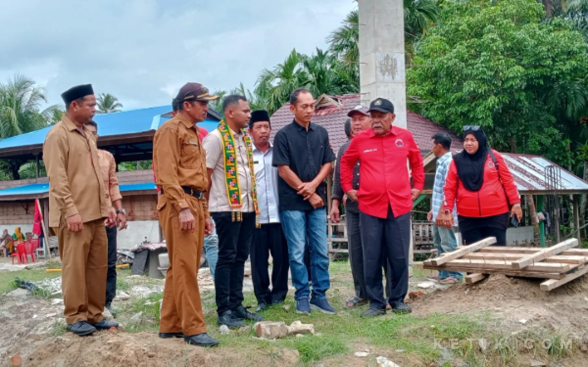 Thumbnail Berita - Perkuat Silaturahmi dan Serap Aspirasi Warga Simeulue, Jamaluddin Idham Salurkan Bantuan Pembangunan Masjid
