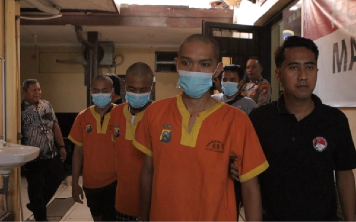 Thumbnail Berita - Polres Lamongan Ringkus 7 Tersangka Narkoba dan Sita 28 Gram Sabu