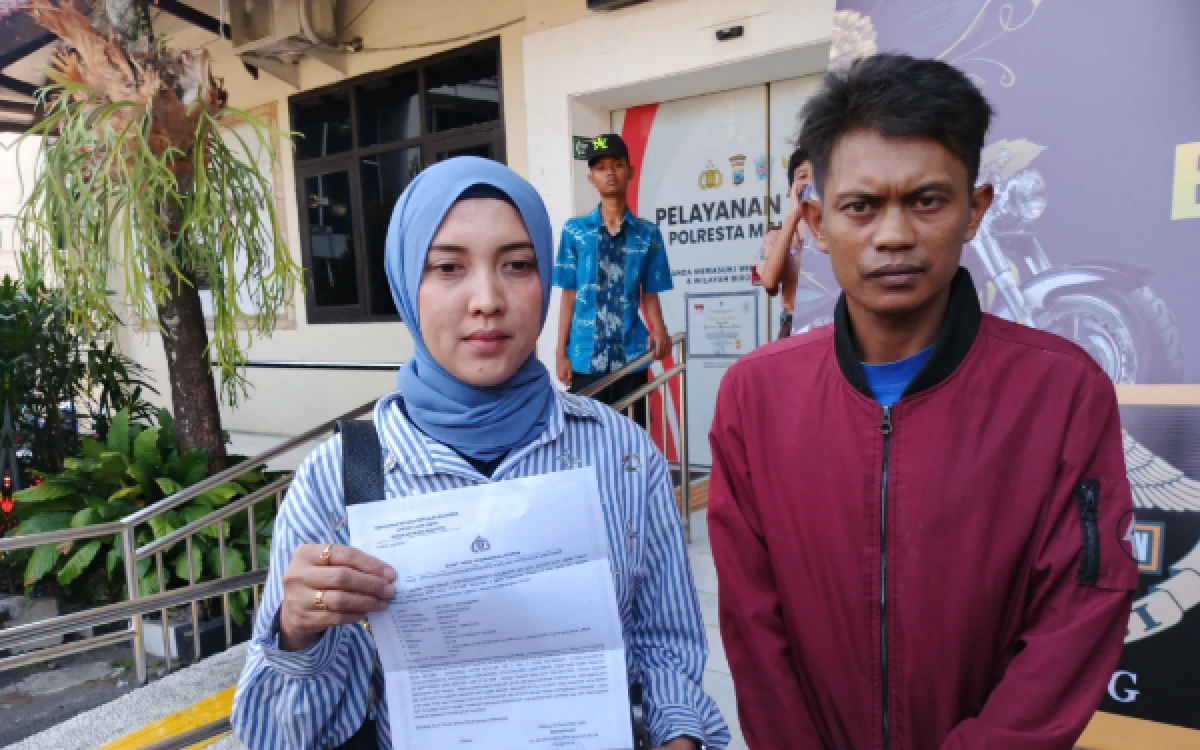Thumbnail Berita - Siswa SMPN 18 Kota Malang Dipukul Kepsek Gegara Baju Adat, Ortu Lapor Polisi