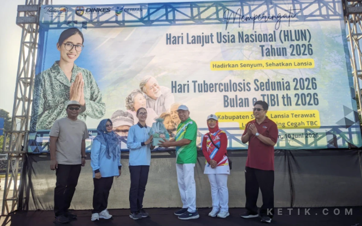 Thumbnail Berita - Lansia Pacitan Dapat 'Kado Istimewa' di HLUN ke-30, Ada Surat Cinta hingga Skrining TBC