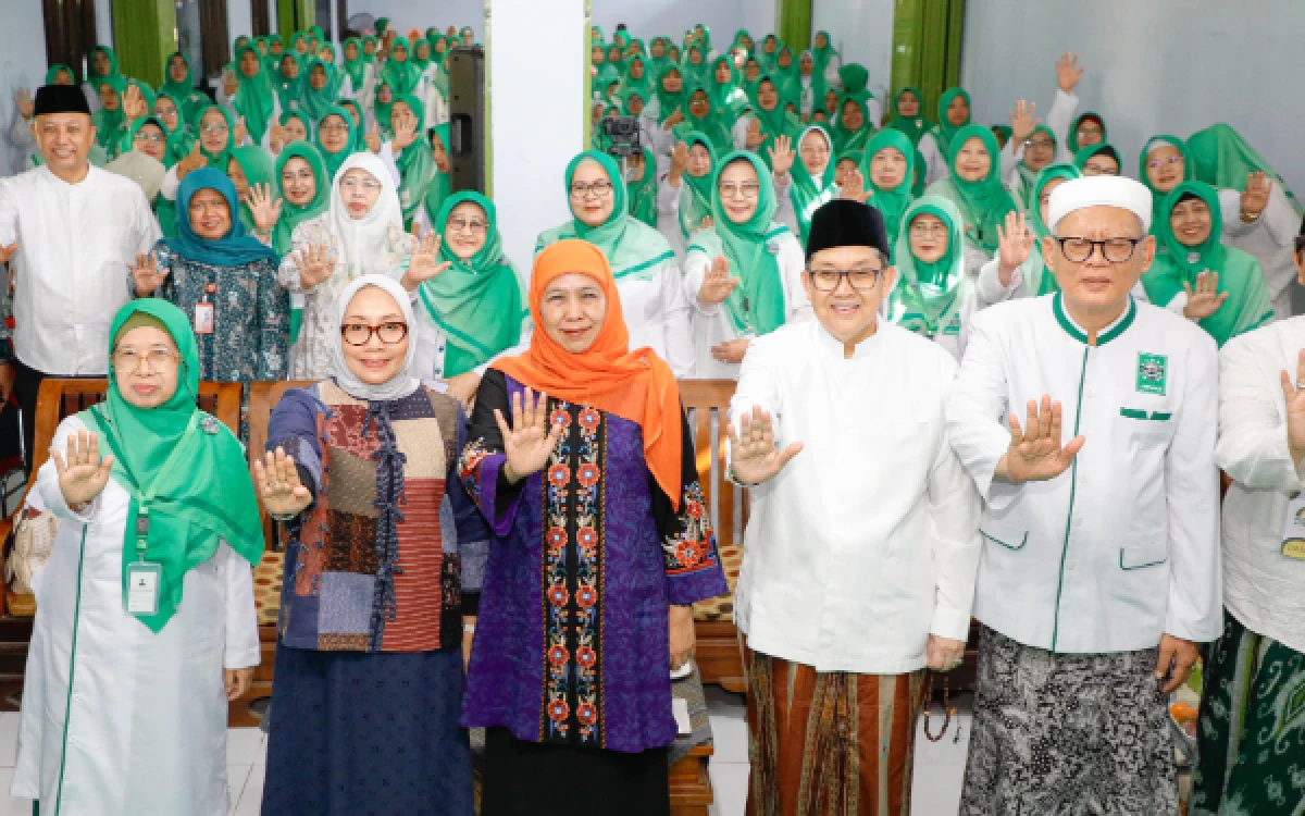 Thumbnail Berita - Gubernur Khofifah dan Menteri PPPA Hadiri Rakernas Lajnah Wathanah JATMAN di Kediri