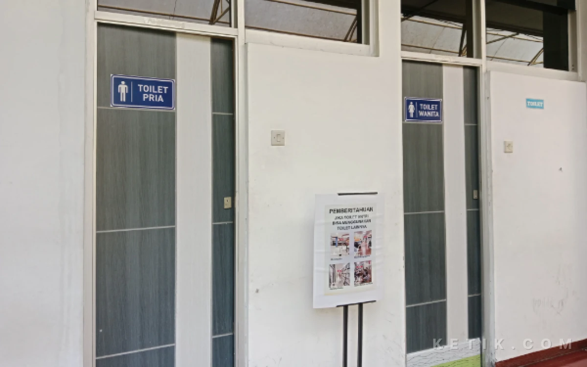 Foto Mahasiswa masih berharap renovasi pada toilet Perpustakaan UB lantai 1. (Foto: Aliyah/Ketik.com)