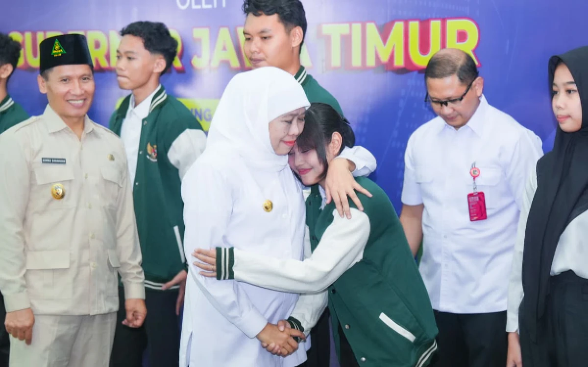 Thumbnail Berita - Gubernur Khofifah Berangkatan 1.790 Murid dan Alumni SMK dari 3 Kabupaten Magang Kerja Luar Negeri Hingga Pekerja Migran