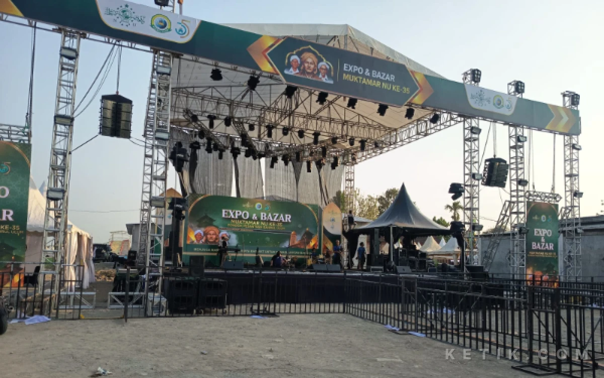 Thumbnail Berita - Bazar dan Expo Muktamar Ke-35 NU Resmi Dibuka, Persiapan Arena 80 Persen