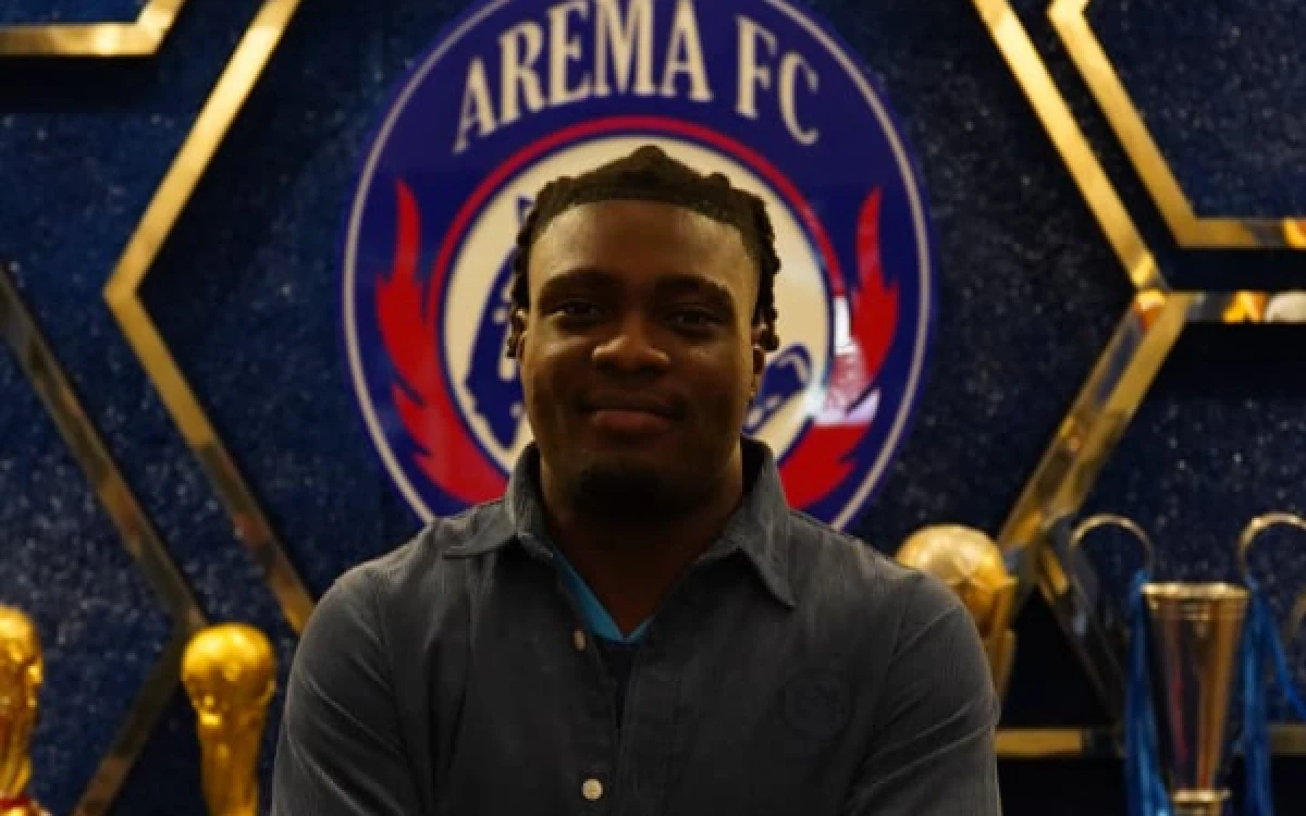 Thumbnail Berita - Lengkapi Kuota 11 Pemain Asing, Arema FC Resmi Rekrut Samuel Otusanya Jadi Amunisi Terakhir
