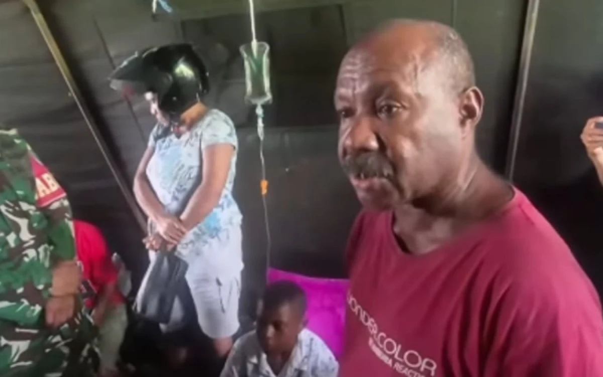 Thumbnail Berita - 527 Anak Diduga Keracunan MBG di Jayapura, Orang Tua Korban: MBG Tutup!