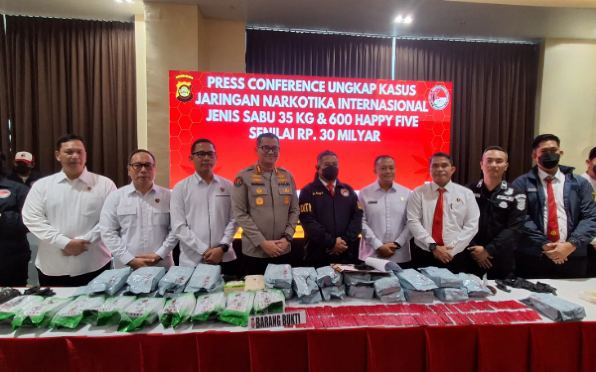 Thumbnail Berita - Polda Sumsel Dalami Asal dan Tujuan 600 Happy Five yang Dibawa Bersama 35 Kg Sabu