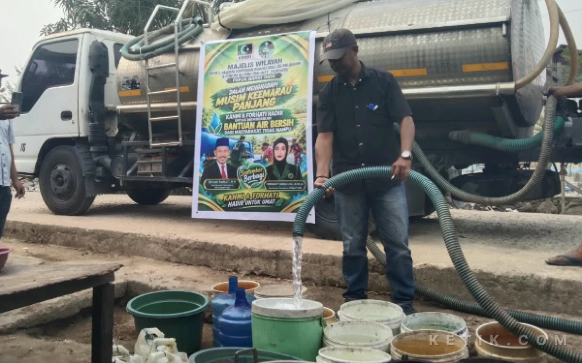 Thumbnail Berita - KAHMI dan FORHATI Papua Barat Daya Salurkan Air Bersih untuk Warga Terdampak Kekeringan di Sorong
