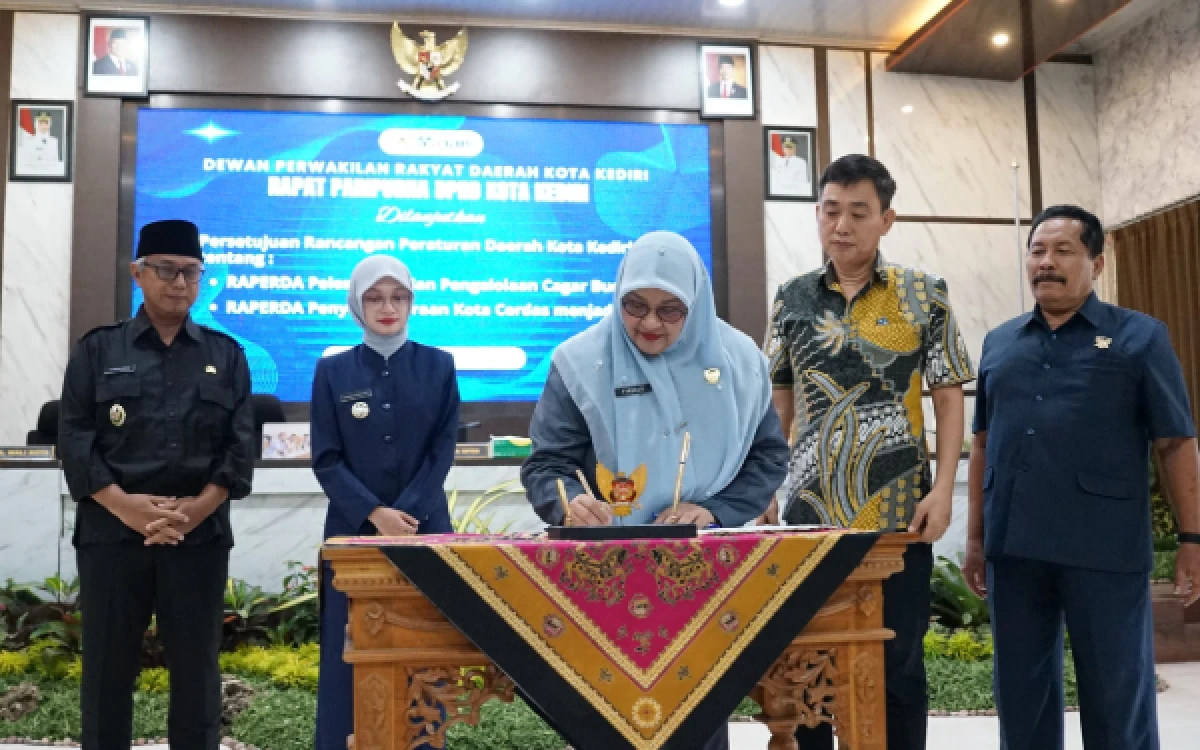 Thumbnail Berita - Sahkan Dua Perda Baru, Kota Kediri Siap Dongkrak Pelayanan Publik dan Jaga Nilai Sejarah