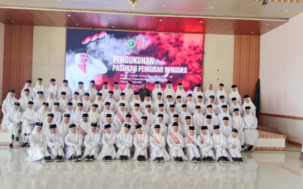 Thumbnail Berita - Pesantren Nurul Jadid Kukuhkan Puluhan Santri Putri Jadi Paskibraka