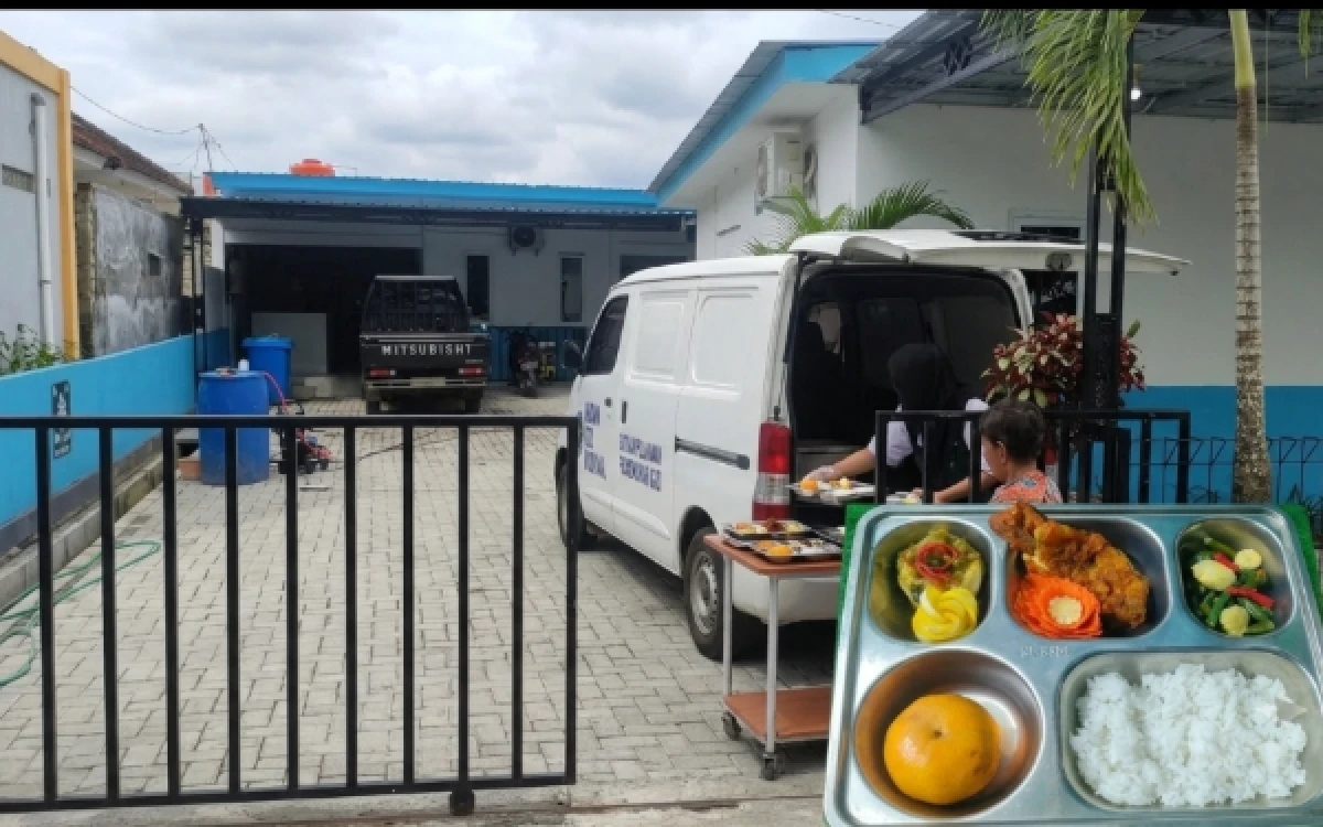 Thumbnail Berita - BGN Cabut Suspend Massal 19 Dapur SPPG di Tuban, 12 Masih Beku Menunggu SLHS, Korwil Memilih Bungkam