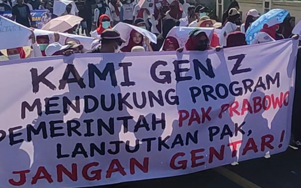 Thumbnail Berita - Ribuan Massa AMKT Gelar Aksi Damai di DPRD Tuban, Dukung Program MBG Dilanjutkan