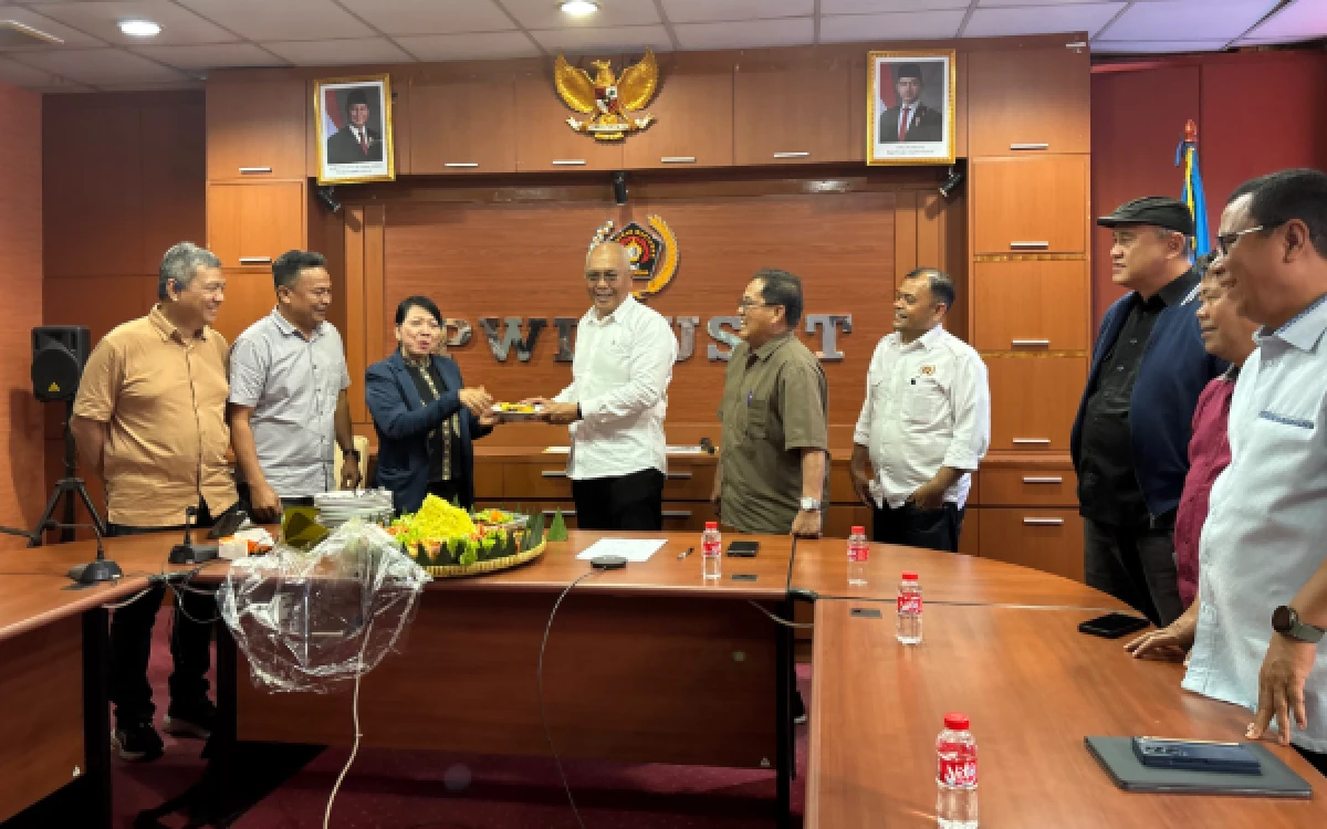 Thumbnail Berita - PWI Luncurkan Website Resmi Organisasi, Kini Terkoneksi dengan 38 Daerah