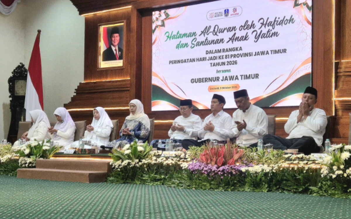 Thumbnail Berita - Sambut HUT Ke-81 Jatim, BAZNAS Salurkan Santunan Anak Yatim di Khataman Al-Qur'an