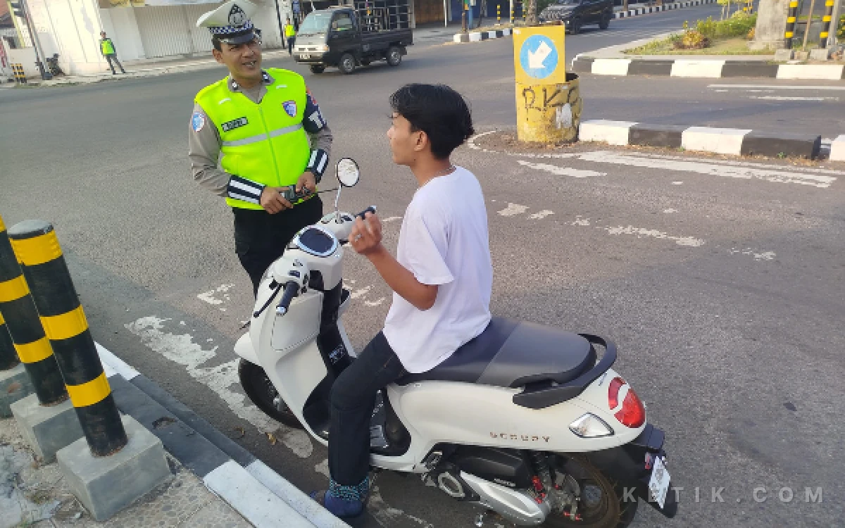Thumbnail Berita - Tak Bisa Mengelak! ETLE Cilacap Rekam 24 Jam, Ini Pelanggaran yang Jadi Incaran Polisi