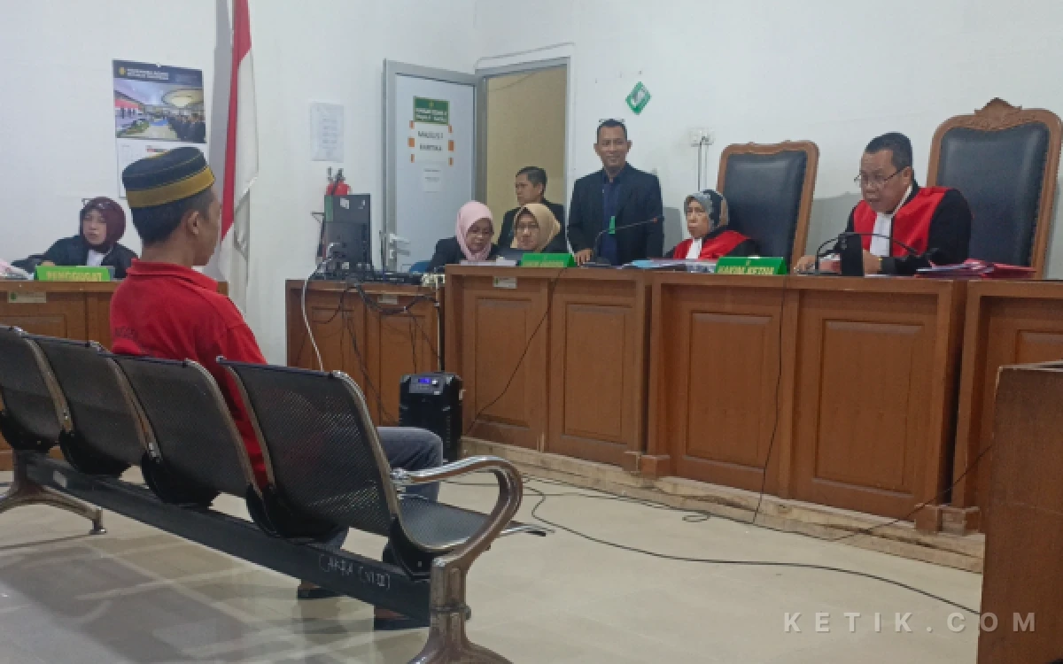 Thumbnail Berita - Dikejar hingga Area Rawa, Terdakwa Tanhar Jalani Sidang Kasus Sabu di PN Palembang
