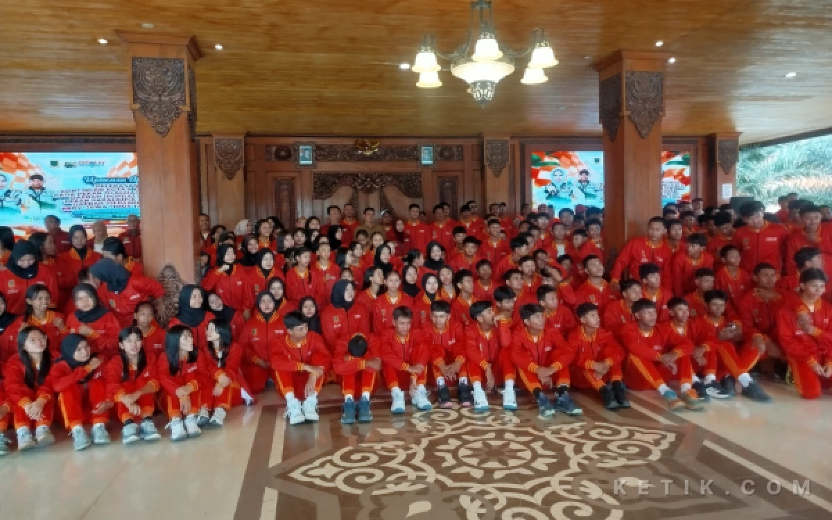 Thumbnail Berita - Wali Kota Ning Ita Lepas Ratusan Atlet Pelajar, Kota Mojokerto Bidik Prestasi di POPDA dan PEPARPEDA 2026