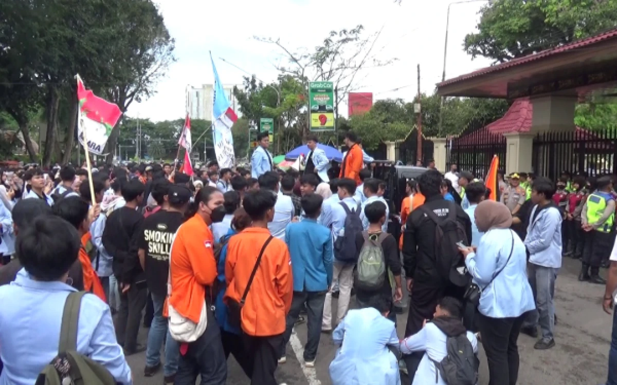 Thumbnail Berita - BEM Nusantara Sumsel Turun ke Jalan, Bawa Lima Tuntutan kepada Pemerintah