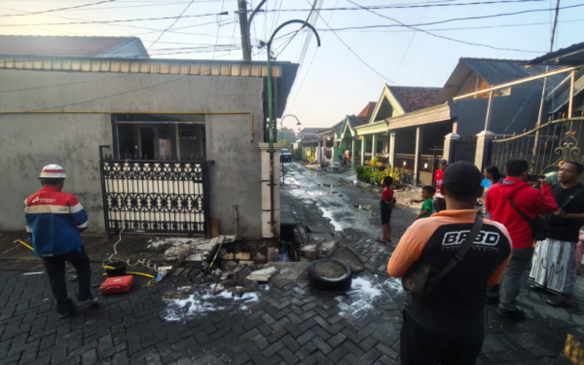 Thumbnail Berita - Heboh! Pipa Gas PGN Bocor di Sambikerep Surabaya, Semburannya Keluarkan Api