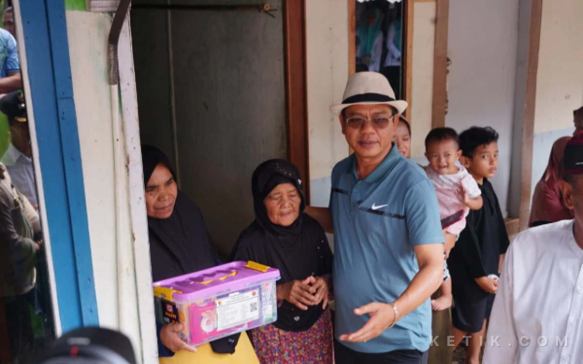 Thumbnail Berita - Datangi Lokasi Puting Beliung, Bupati Bandung Pastikan RSUD Bedas dan SMA Negeri untuk Cimenyan