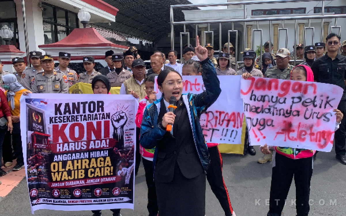Thumbnail Berita - Polemik Anggaran KONI Kota Blitar Memanas, Elim Tyu Samba Desak Pemkot Segera Buka Kantor dan Cairkan Dana