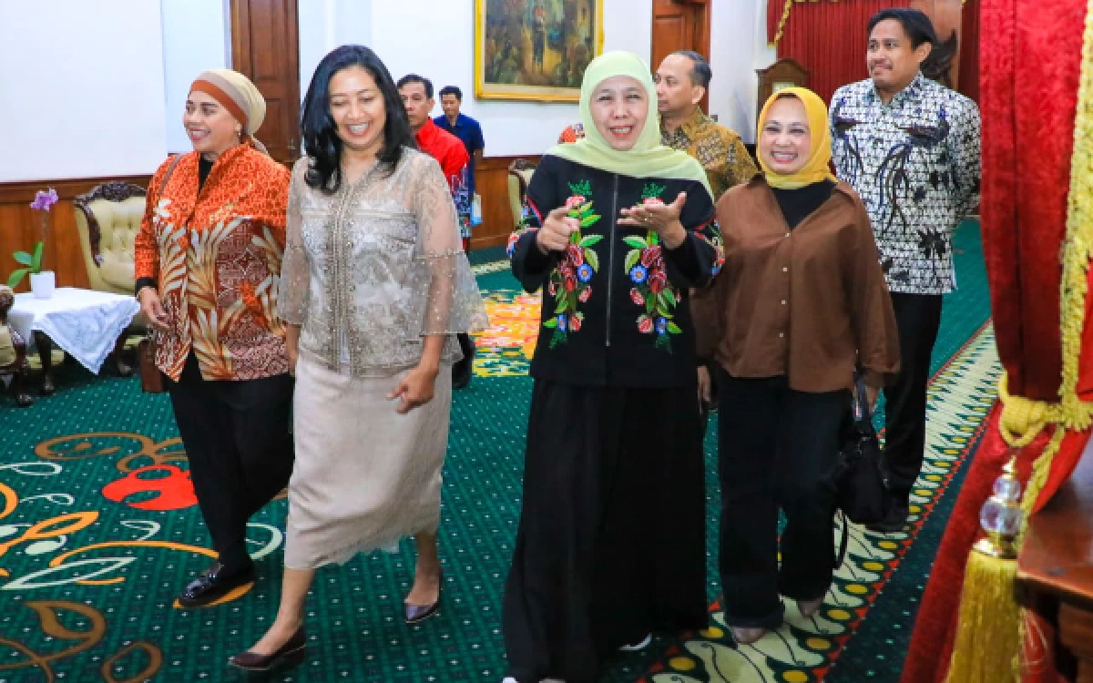 Thumbnail Berita - Harapkan IKA UNAIR Jadi Kekuatan Strategis, Khofifah Berpesan Perkuat Jejaring da Kolaborasi hingga Kancah Global