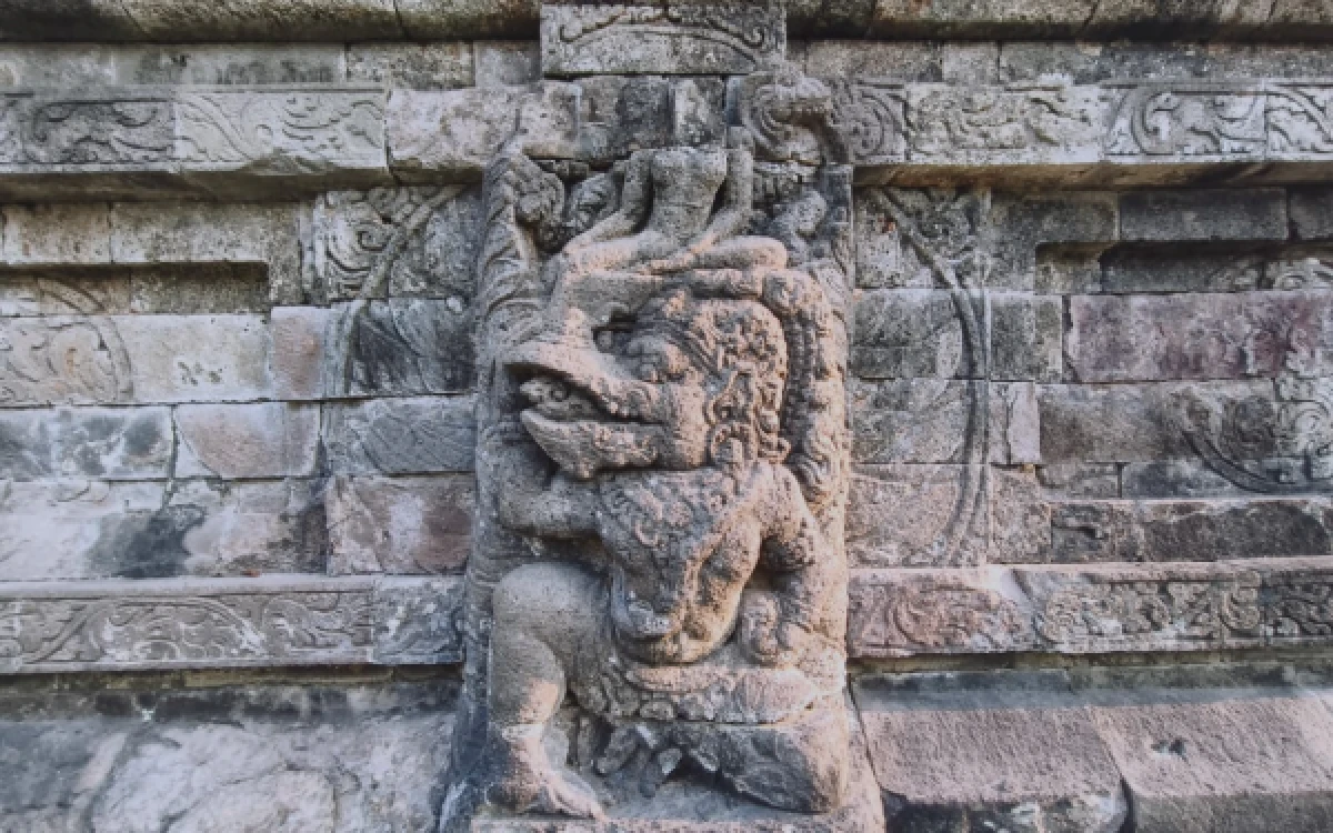 Foto Patung Garudeya, salah satu patung yang berhasil dipadukan dengan relief Tirta Amerta, dan Kuda Lumping menjadi motif batik unik (Foto: Dendy/Ketik.com)