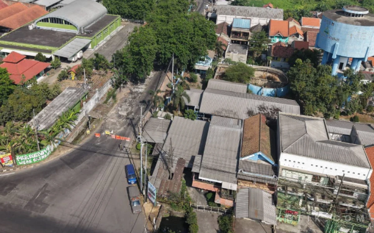 Thumbnail Berita - Betonisasi Jalan di Sidoarjo Tetap Prioritas, Bupati Subandi: Pastikan Masyarakat Merasakan Hasilnya Maksimal