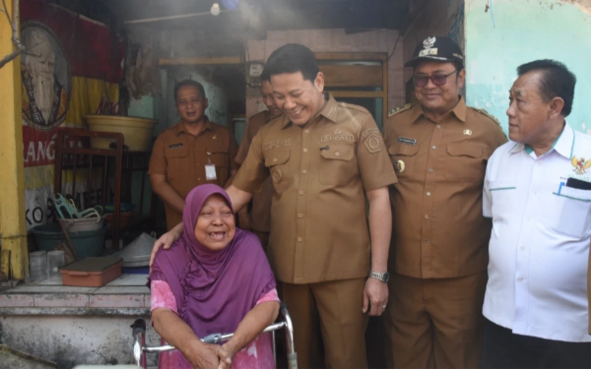 Thumbnail Berita - Bupati Subandi Bantu Perbaikan Rumah, Warga Penerima Dapat Rp 27 Juta