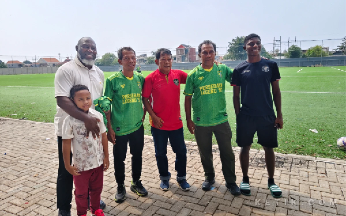 Thumbnail Berita - 4 Legenda Persebaya Sambangi Karanggayam, Takjub Lihat Bangunan Lebih Modern Hingga Ingin Bermain Bola Lagi