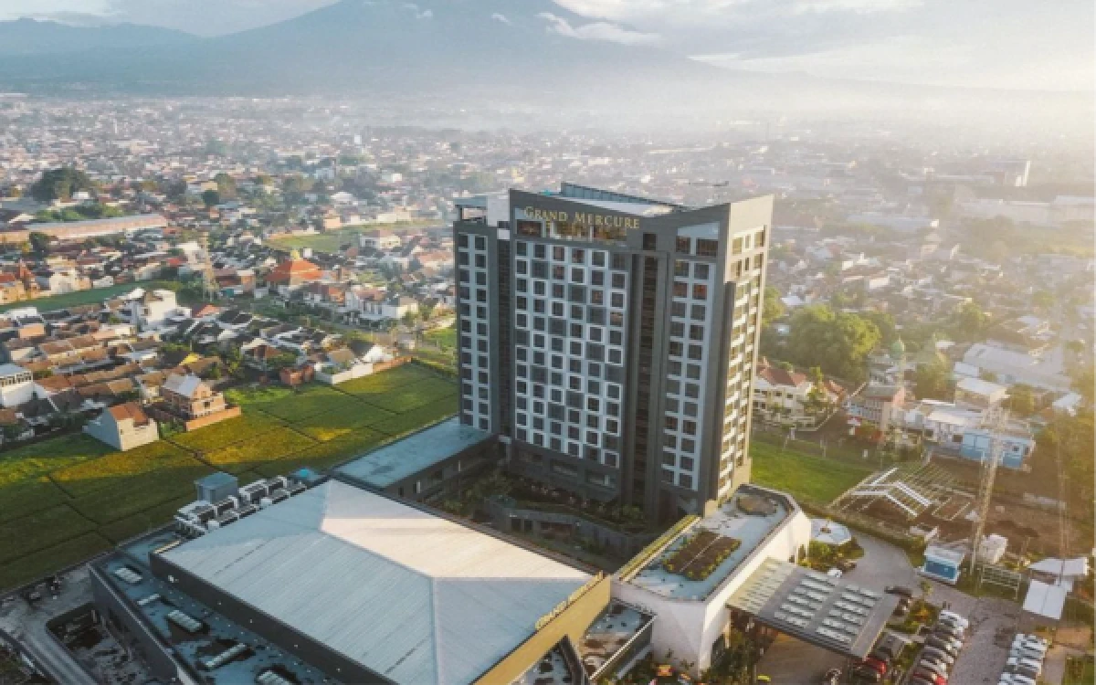 Thumbnail Berita - Izin Lengkap! Disnaker PMPTSP Puji Grand Mercure Malang Mirama Jadi Hotel Percontohan