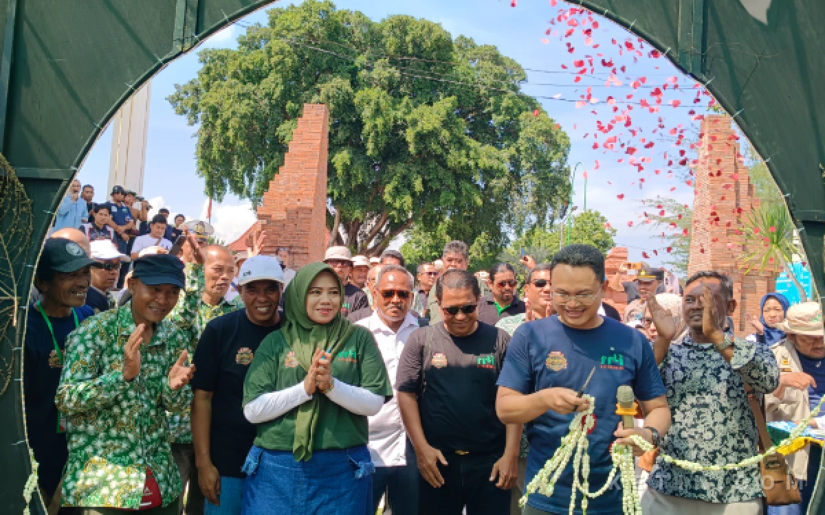 Thumbnail Berita - Situbondo Naik Kelas! Kontes Bonsai Nasional Hari Bhayangkara Dipadati Peserta Nusantara