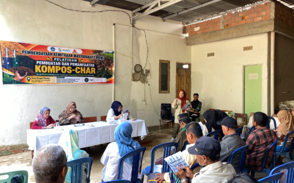 Thumbnail Berita - Universitas IBA Kembangkan Pupuk Kompos-Char, Tingkatkan Efisiensi Fosfor di Lahan Rawa Lebak Banyuasin