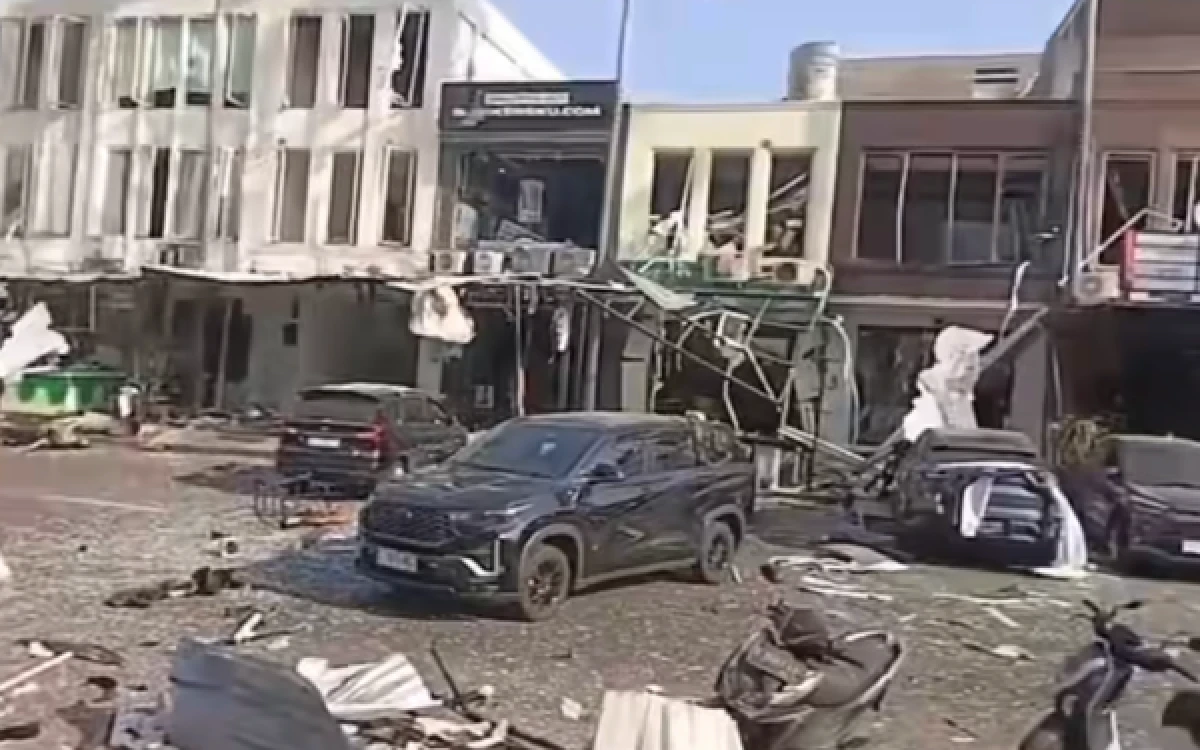 Thumbnail Berita - Imbas Ledakan di Ruko Pakuwon City Surabaya, Jalan Ditutup Sementara untuk Umum