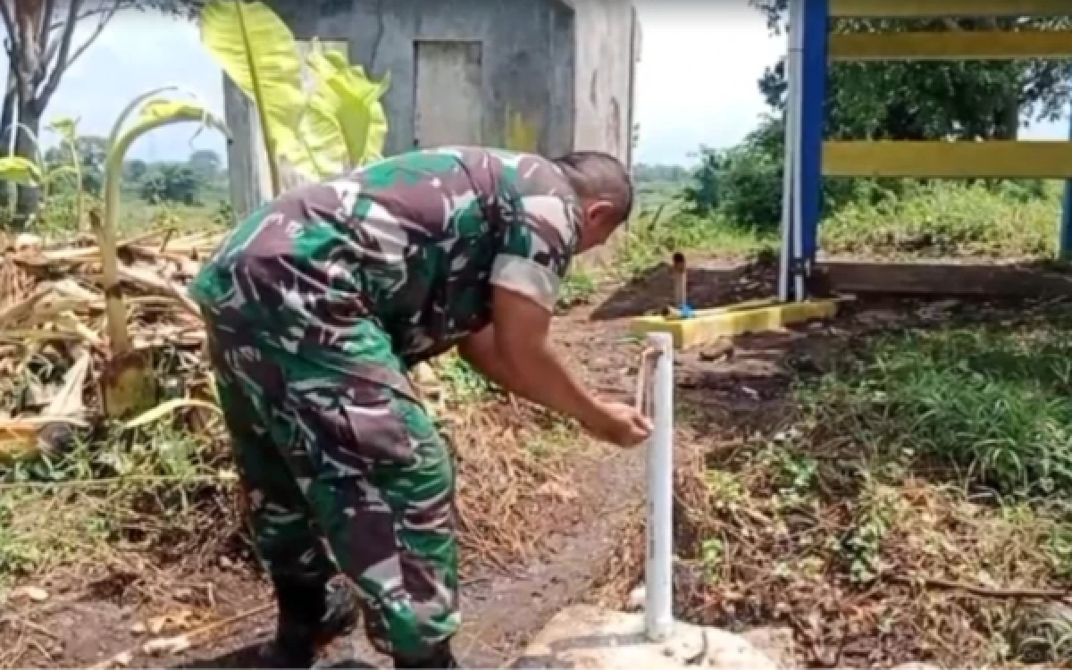 Thumbnail Berita - TMMD ke-128 Kodim 0820 Probolinggo Bangun Sumur Bor untuk Dukung Pertanian Desa Klampokan