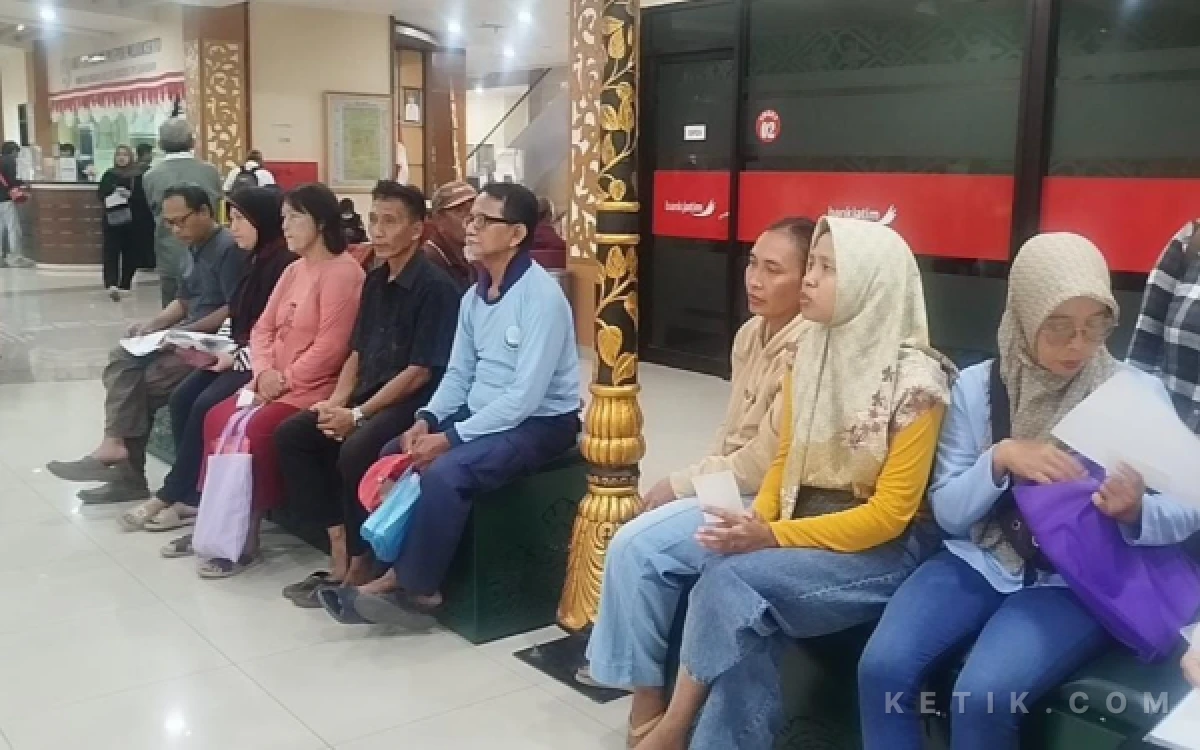 Thumbnail Berita - Desil Dinilai Terlalu Tinggi, Puluhan Warga Kota Mojokerto Tiap Hari Padati MPP Urus Data Bansos