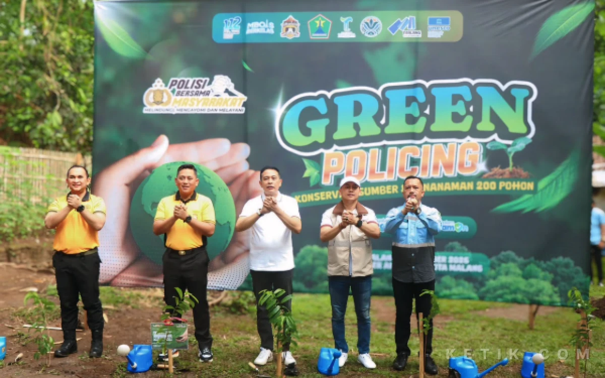 Thumbnail Berita - Jaga Sumber Air Kota Malang, Kapolresta Danang, Wali Kota Wahyu hingga Tugu Tirta Kompak Tanam 200 Pohon! ‎