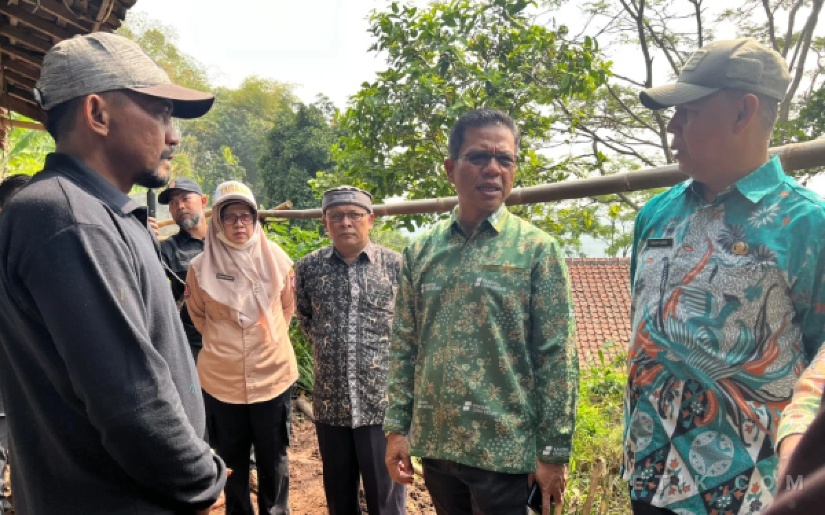 Thumbnail Berita - BAZNAS dan Dinsos Kabupaten Bandung Gerak Cepat Bantu Korban Longsor Kutawaringin