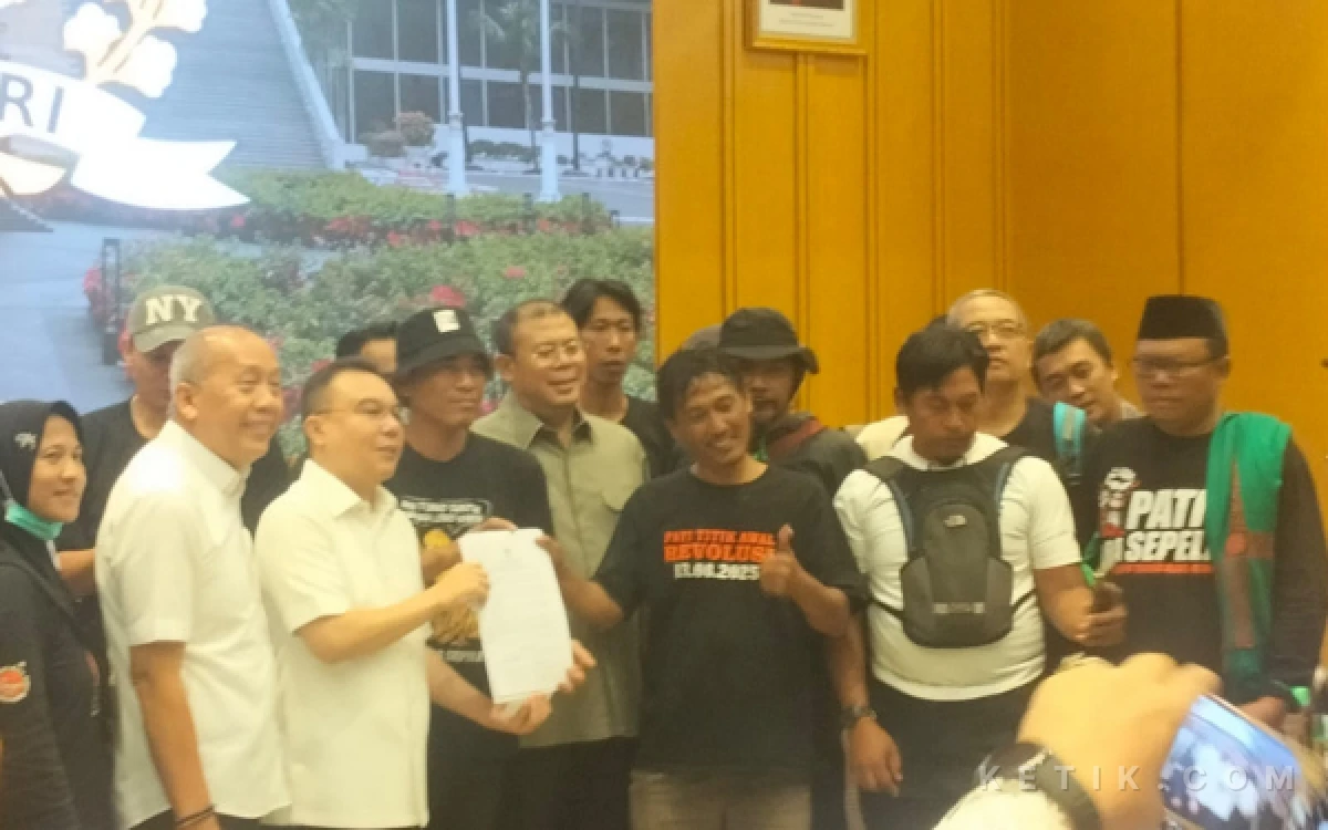 Thumbnail Berita - Janji Dasco: Seluruh Pimpinan DPR Siap Mundur Jika RUU Perampasan Aset Tak Disahkan 15 Desember 2026