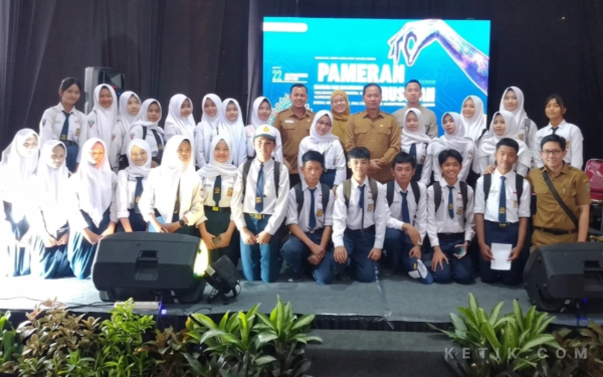 Thumbnail Berita - Kenalkan Sejarah Lokal, SMPN 1 Sumbergempol Boyong 30 Siswa Kunjungi Pameran Temporer Museum Daerah Tulungagung